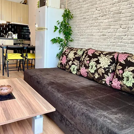 Budget First Sea Line Apt. Flora *