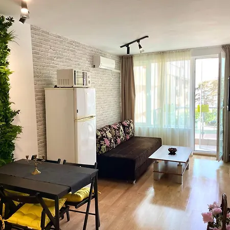 Budget First Sea Line Apt. Flora * Pomorie