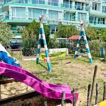 Apartament Budget First Sea Line Apt. Flora Pomorie