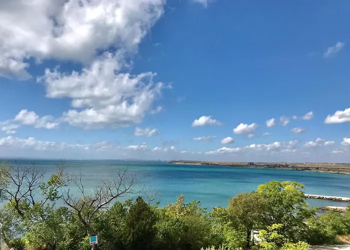 Budget First Sea Line Apt. Flora Поморие