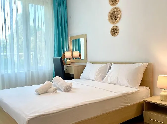 Апартаменты Budget First Sea Line Apt. Flora