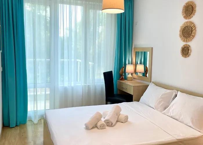 Апартаменты Budget First Sea Line Apt. Flora