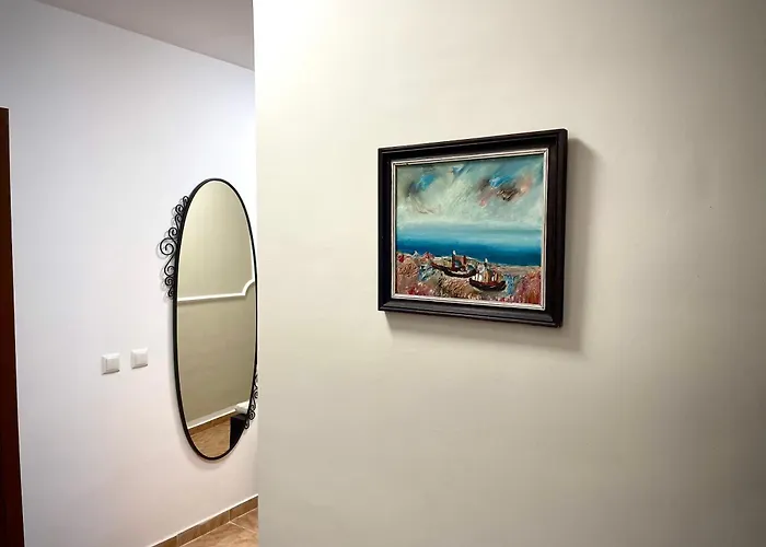 Budget First Sea Line Apt. Flora Апартаменты *