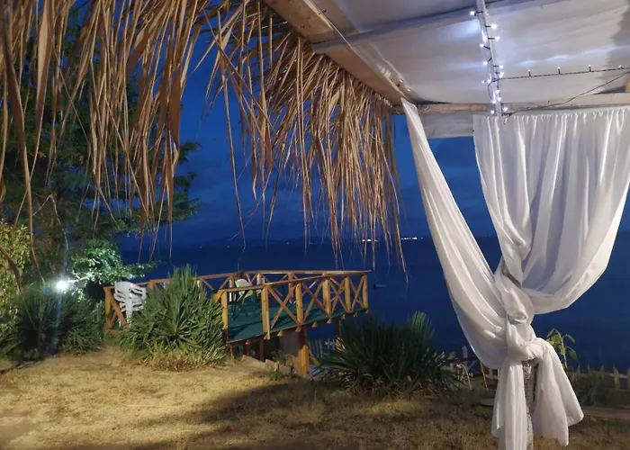 Budget First Sea Line Apt. Flora Апартаменты *