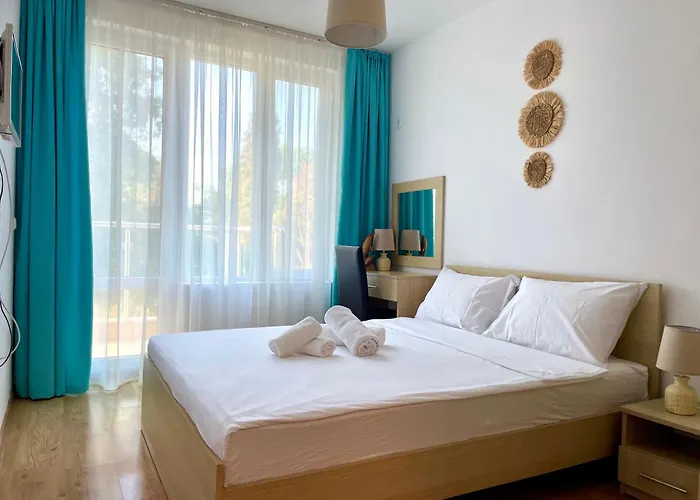 Апартаменты Budget First Sea Line Apt. Flora