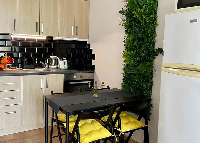 Budget First Sea Line Apt. Flora Апартаменты