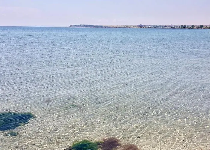 Budget First Sea Line Apt. Flora *