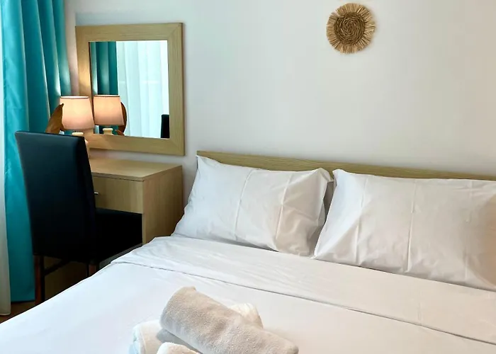 Апартаменты Budget First Sea Line Apt. Flora Поморие