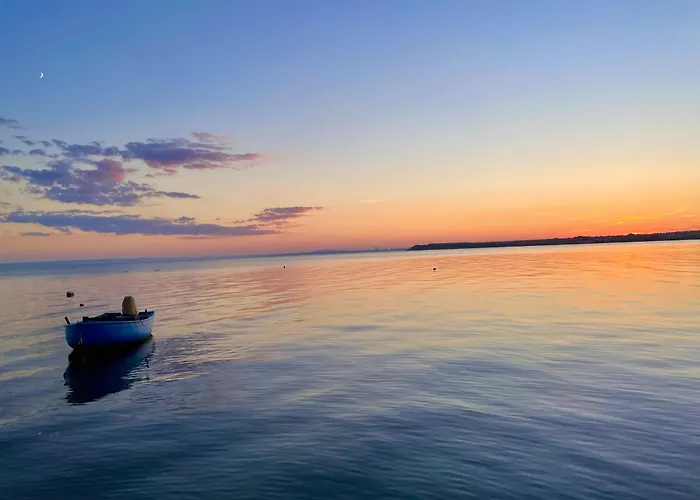 Апартаменты Budget First Sea Line Apt. Flora