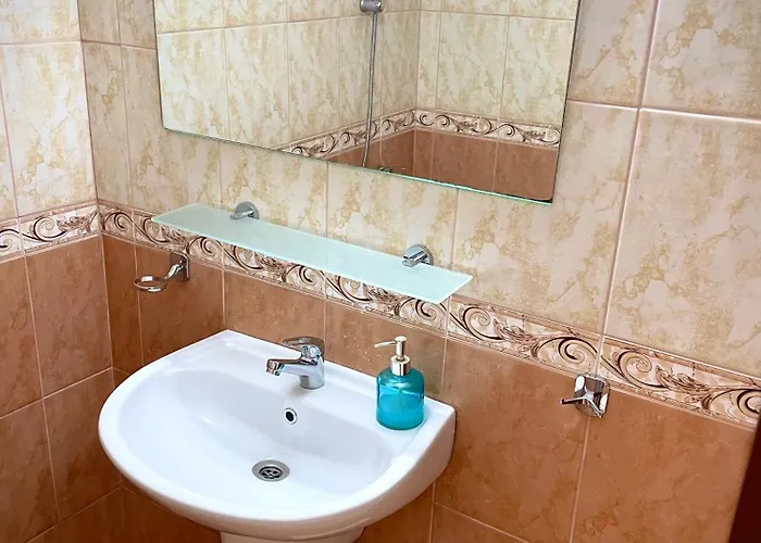 Апартаменты Budget First Sea Line Apt. Flora Поморие