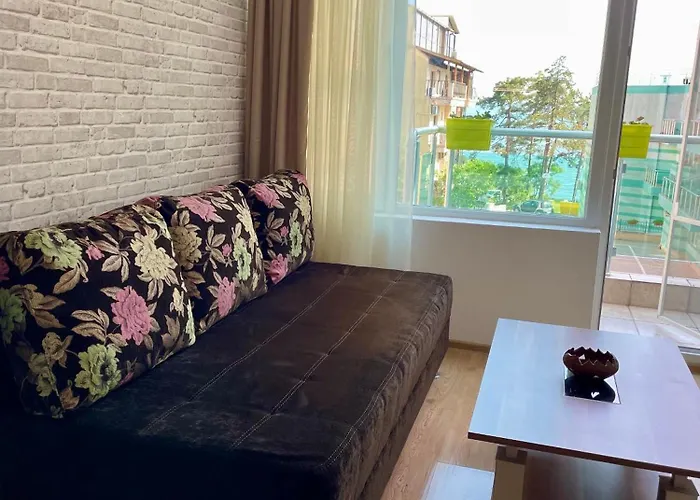 Апартаменты Budget First Sea Line Apt. Flora