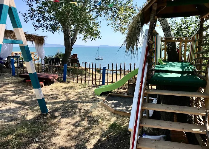 Апартаменты Budget First Sea Line Apt. Flora Поморие