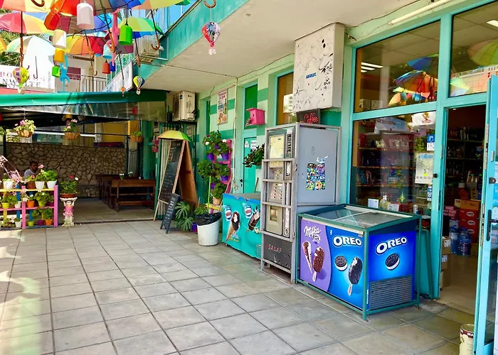 Budget First Sea Line Apt. Flora *