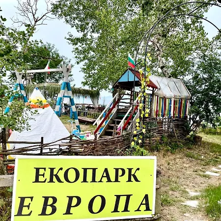 Budget First Sea Line Apt. Flora Apartment