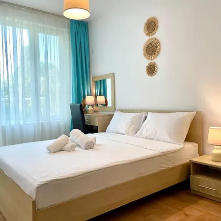 Apartment First Sea Line Flora, Next To The