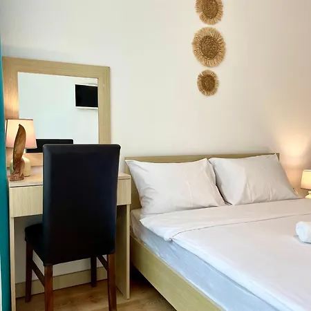 Budget First Sea Line Apt. Flora Apartament