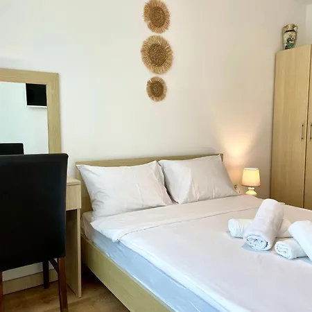 Apartment Budget First Sea Line Apt. Flora Pomorie