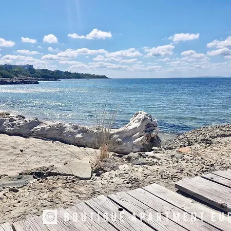 Apartment Budget First Sea Line Apt. Flora