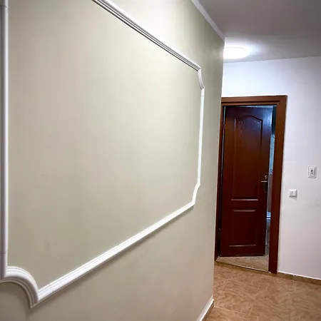 Budget First Sea Line Apt. Flora