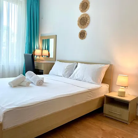 Budget First Sea Line Apt. Flora Apartament