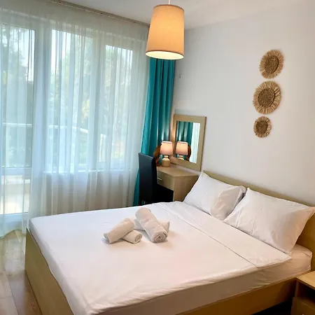 Budget First Sea Line Apt. Flora Apartment *