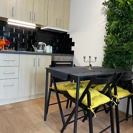 Apartment First Sea Line Flora, Next To The