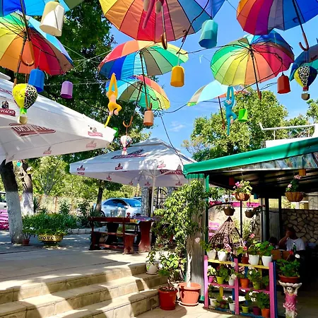 Budget First Sea Line Apt. Flora Apartment