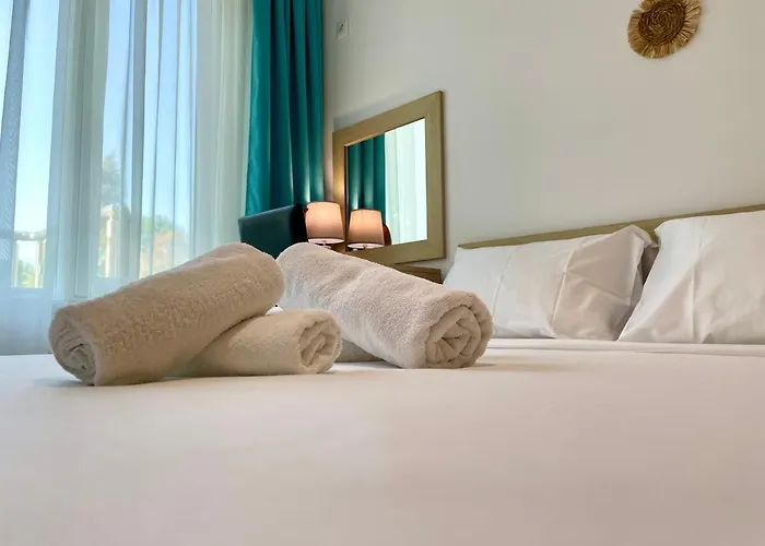 Апартамент Budget First Sea Line Apt. Flora Поморие