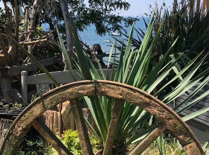 Budget First Sea Line Apt. Flora Апартамент *