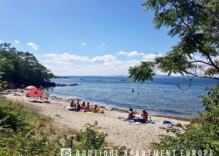 Budget First Sea Line Apt. Flora * Поморие