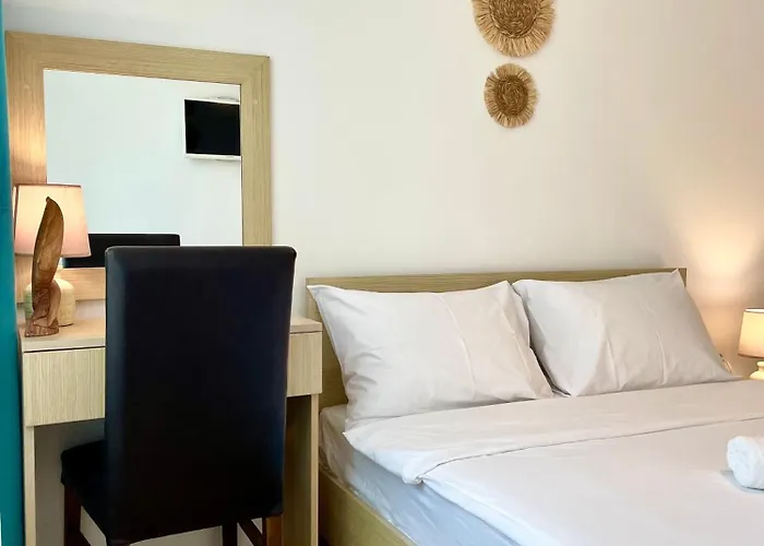 Budget First Sea Line Apt. Flora Апартамент