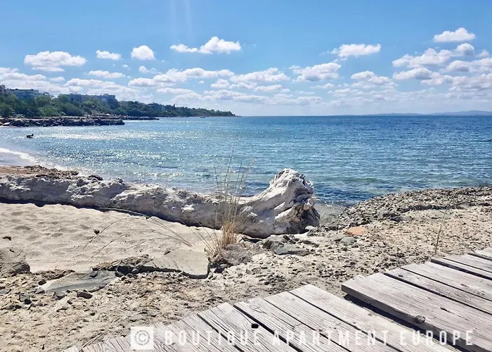 Апартамент Budget First Sea Line Apt. Flora