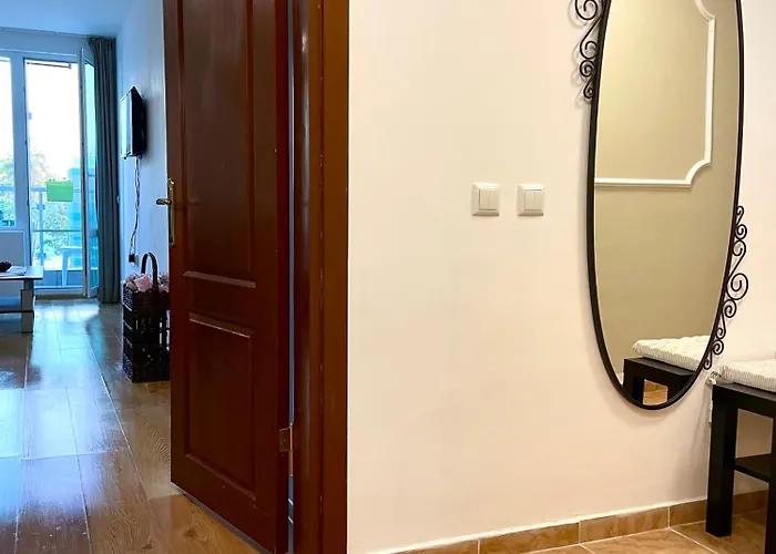 Budget First Sea Line Apt. Flora Апартамент Поморие