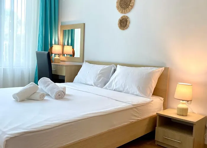 Budget First Sea Line Apt. Flora Апартамент