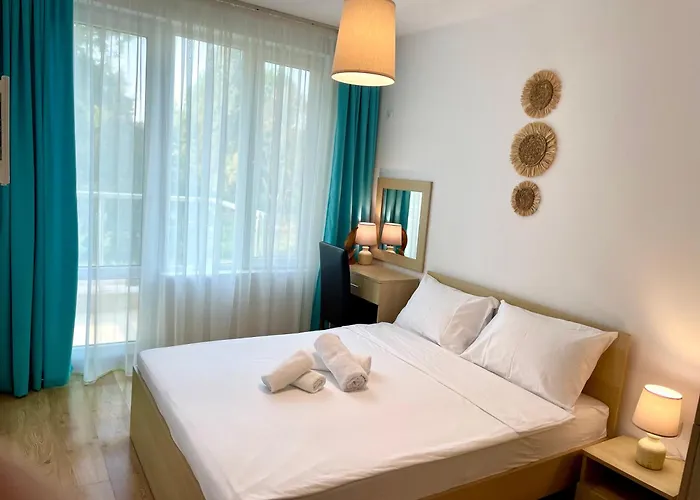 Budget First Sea Line Apt. Flora Апартамент *