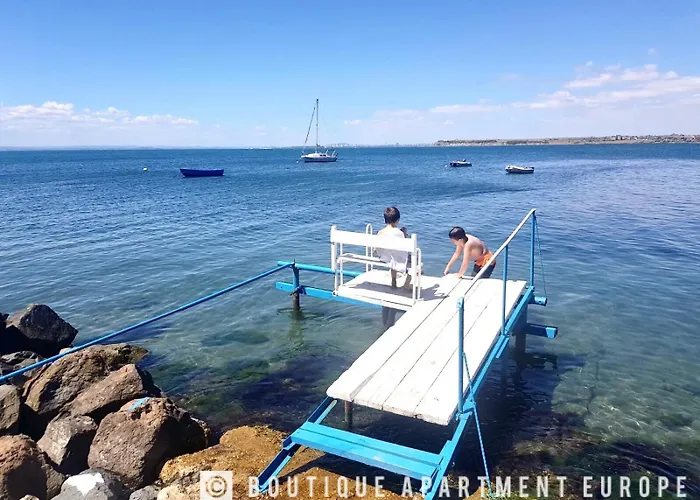 Апартамент Budget First Sea Line Apt. Flora Поморие