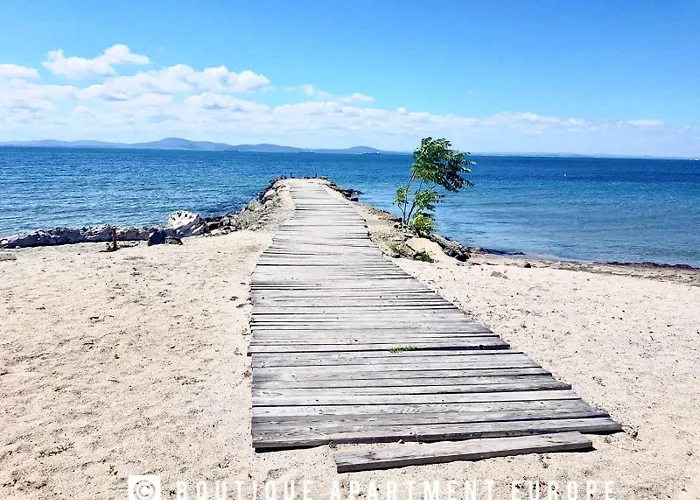 Budget First Sea Line Apt. Flora Поморие