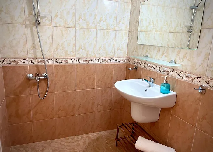 Budget First Sea Line Apt. Flora Апартамент Поморие